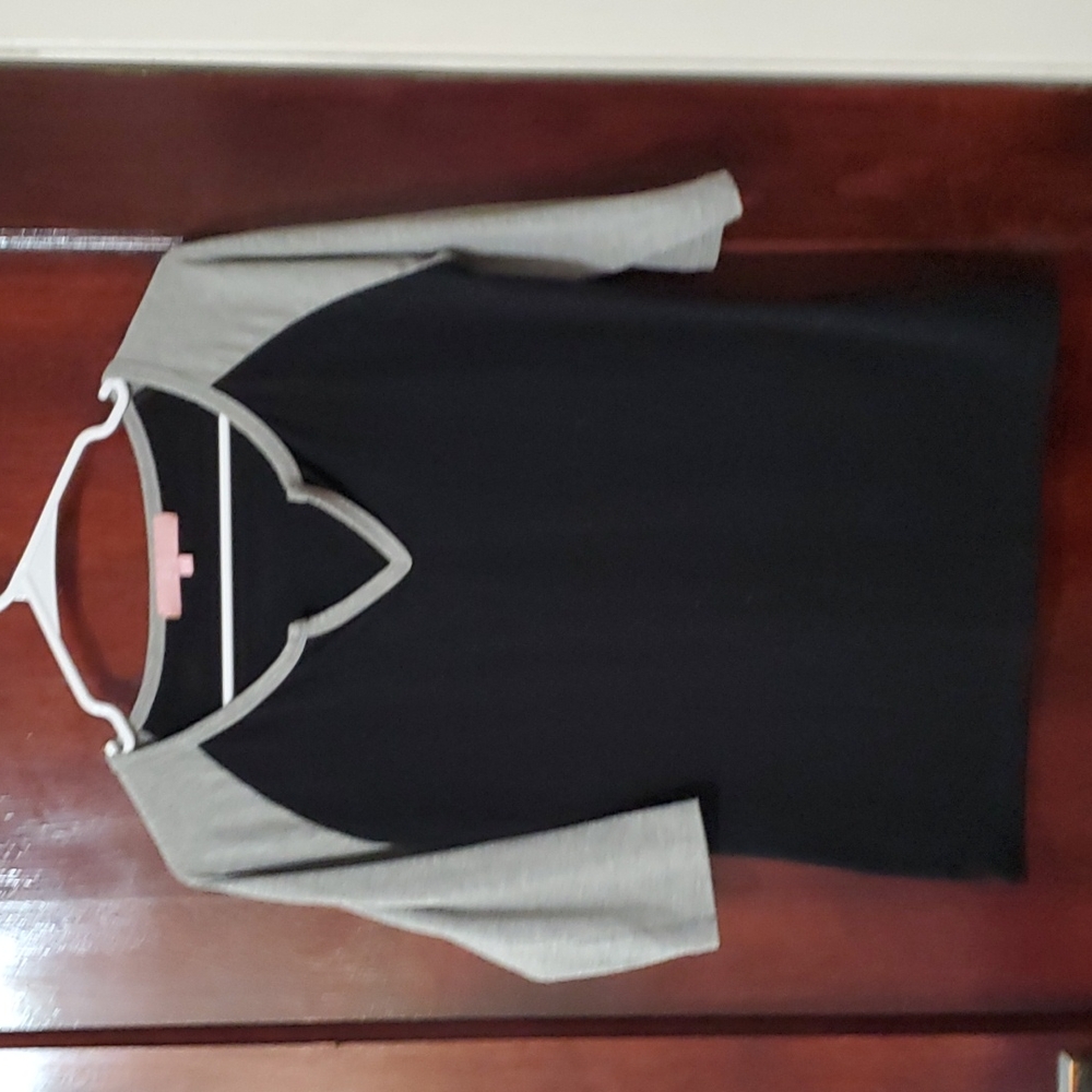 Regna X black and gray 3/4 sleeve tee